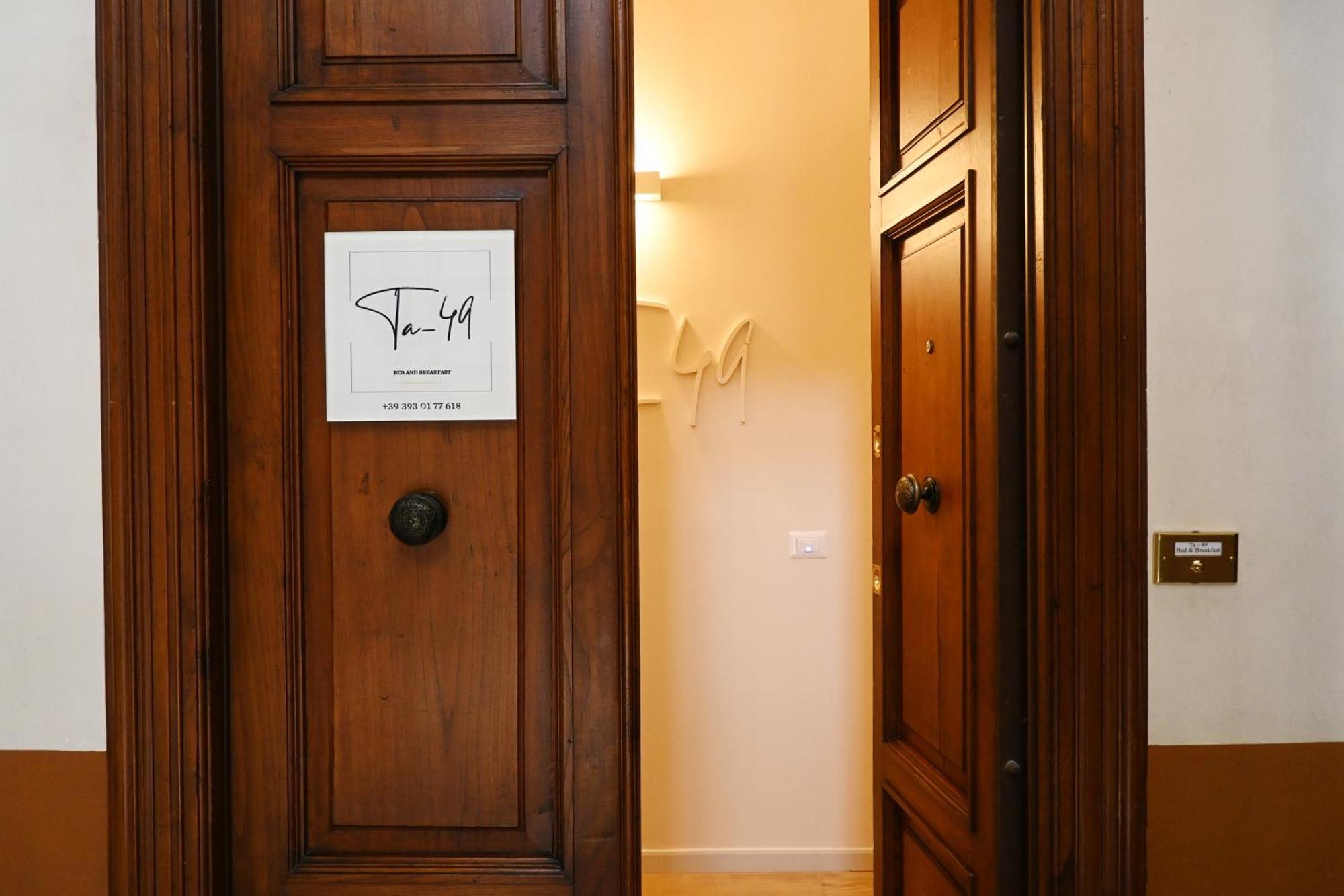 Ta-49 Bed E Breakfast * Naples